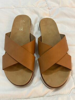 Catherine Malandrino Cross-Strap Slide Sandals size 6 tan flat sandals